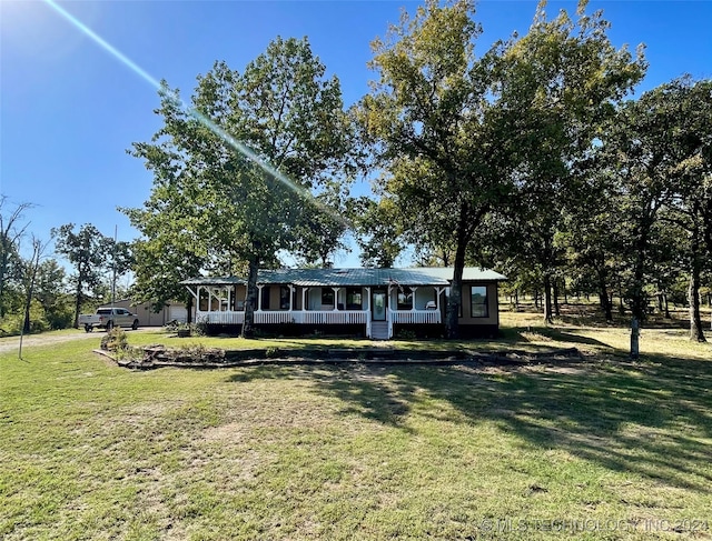 country-style home featuring a front lawn and a porch