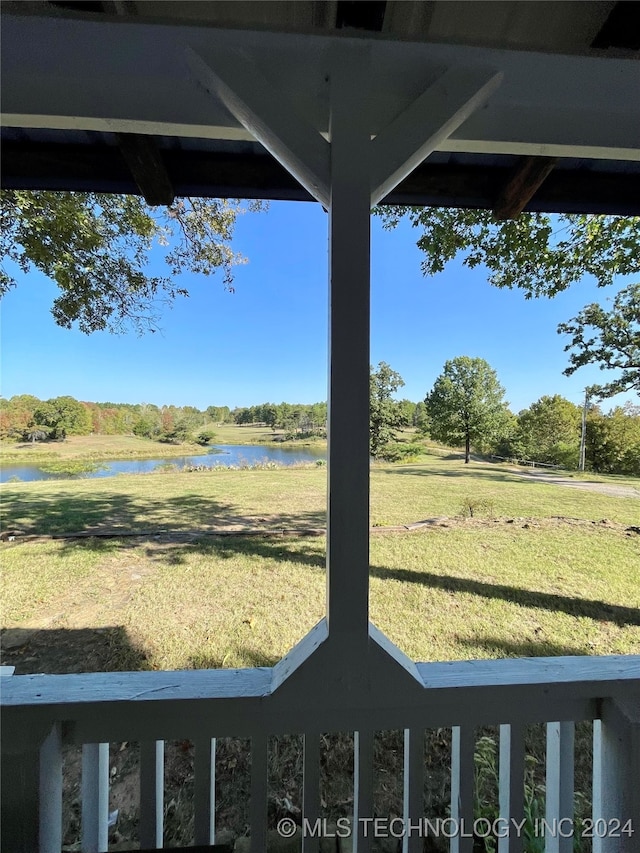 view of yard featuring a water view