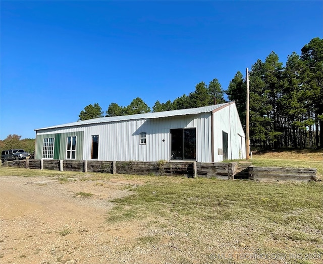 view of outbuilding with a yard