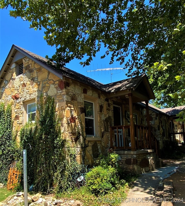 view of front of property with covered porch