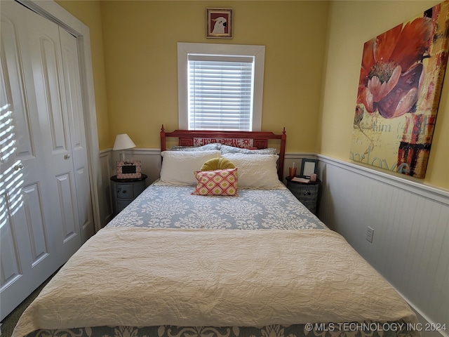 bedroom featuring a closet