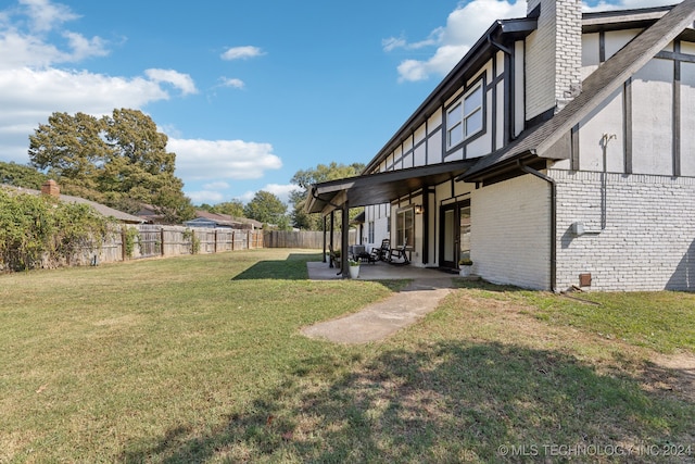 view of yard with a patio