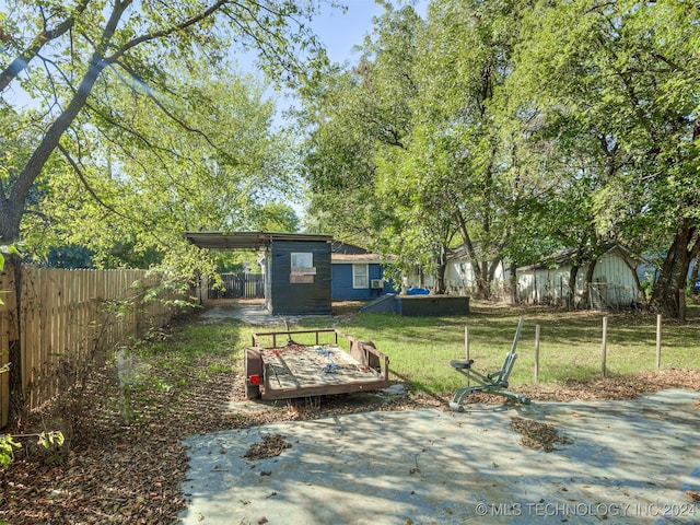 view of yard with a storage shed