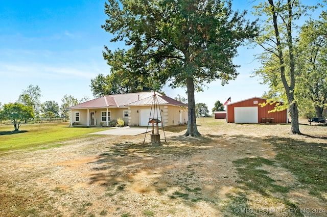 exterior space featuring an outdoor structure, a garage, and covered porch