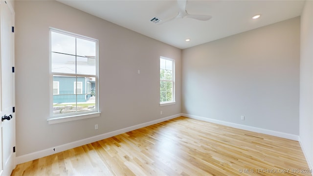 empty room featuring light wood-type flooring and ceiling fan