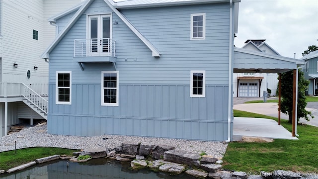 view of side of home featuring a garage and a lawn