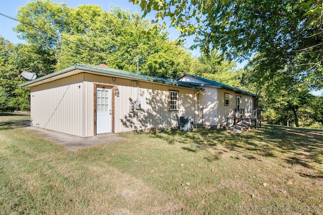 view of outbuilding featuring a yard