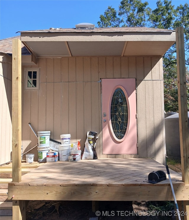 entrance to property featuring a deck