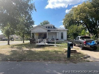 view of front of house