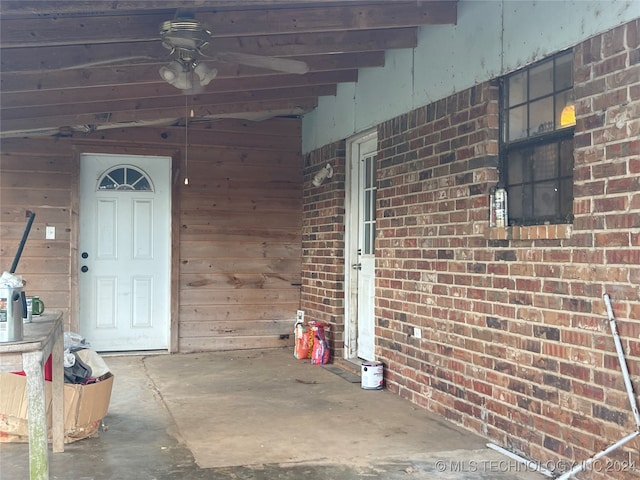 entrance to property featuring ceiling fan