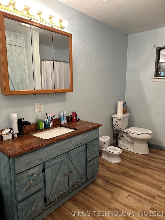 595 N 4340th Rd, Fort Towson, OK 74735 - full bath with toilet, wood finished floors, vanity, and a bidet