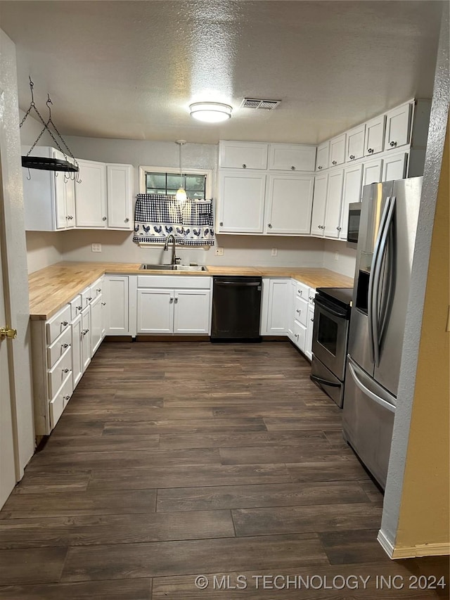 595 N 4340th Rd, Fort Towson, OK 74735 - kitchen featuring stainless steel appliances, a sink, white cabinetry, dark wood-style floors, and a textured ceiling
