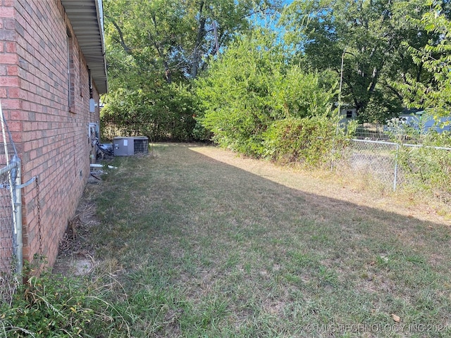 view of yard featuring cooling unit