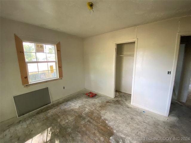 unfurnished bedroom featuring a closet