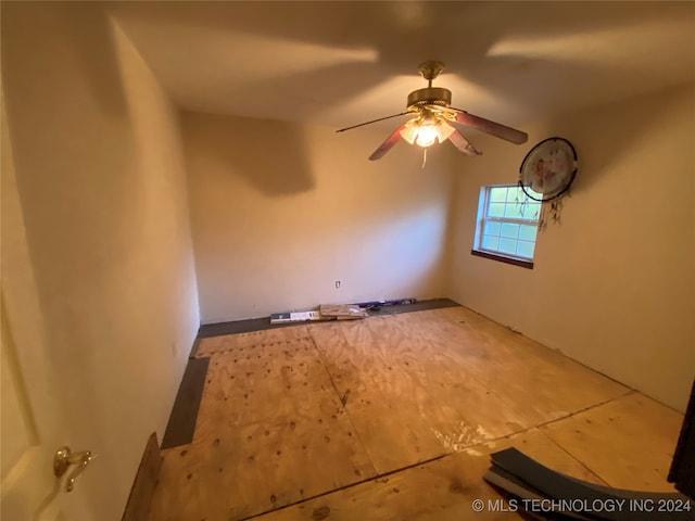 spare room featuring ceiling fan