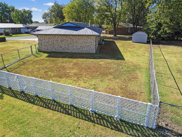 view of yard with a storage unit