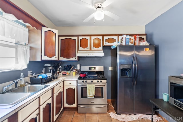 1421 S Hayes Ave, Wagoner, OK 74467 - kitchen featuring appliances with stainless steel finishes, under cabinet range hood, a sink, light countertops, and a ceiling fan