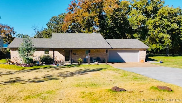 ranch-style house featuring a front lawn and a garage