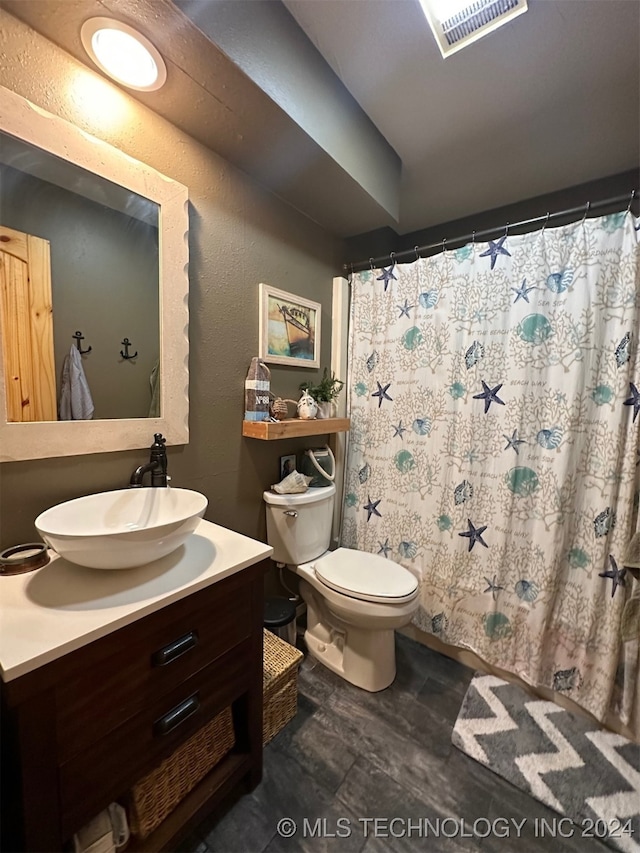 bathroom with a shower with shower curtain, vanity, and toilet