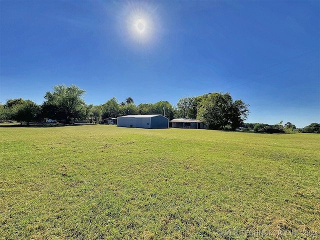 view of yard with a rural view