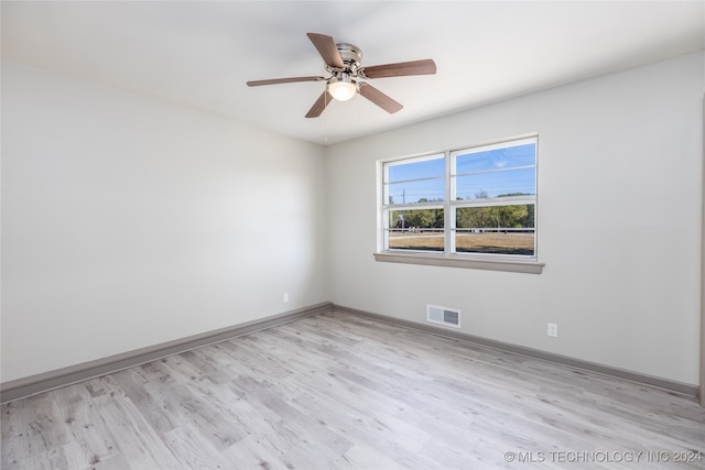 unfurnished room with light hardwood / wood-style floors and ceiling fan