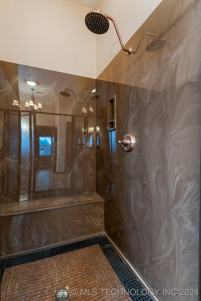 bathroom featuring tiled shower