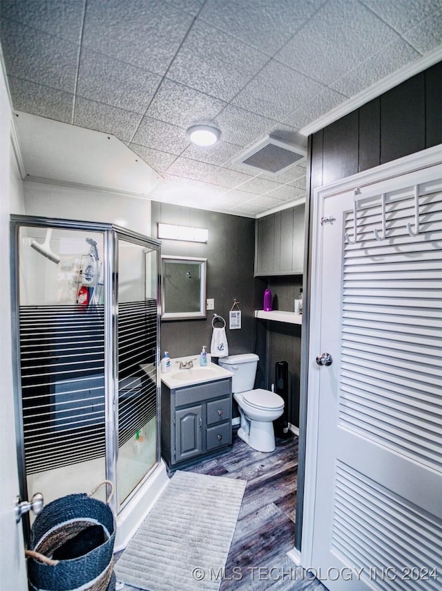 7386 Sooner Rd, Kingston, OK 73439 - full bathroom featuring toilet, wood finished floors, a stall shower, and vanity