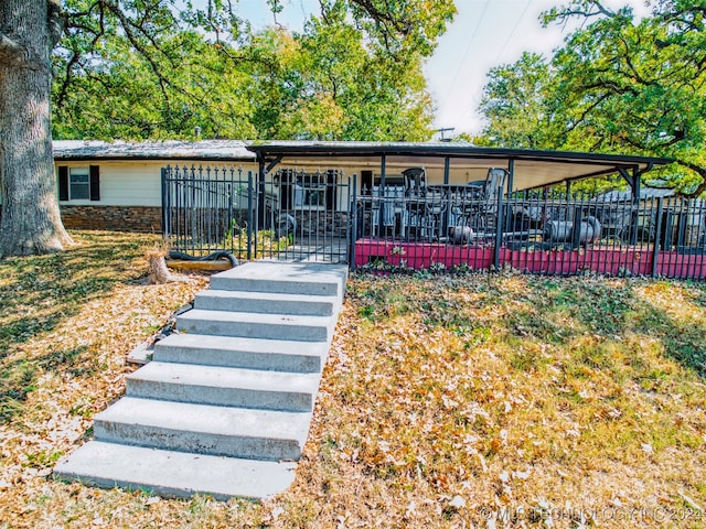 view of front of property with a front yard