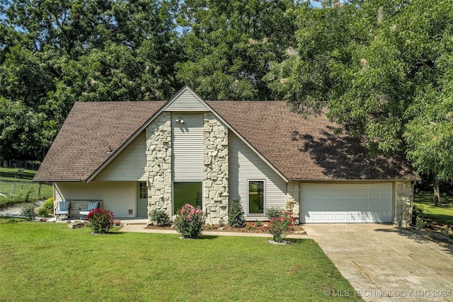 view of front of house featuring a garage and a front yard