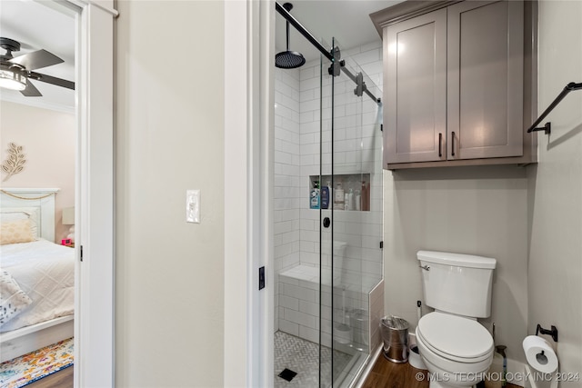 bathroom featuring crown molding, hardwood / wood-style floors, ceiling fan, toilet, and an enclosed shower