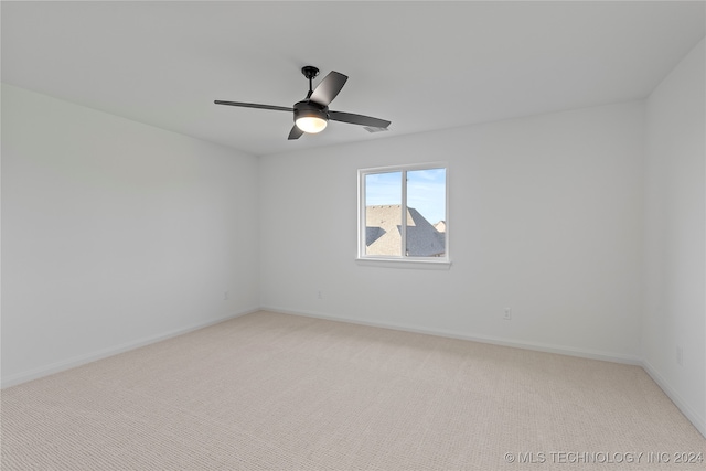 unfurnished room with light carpet and ceiling fan