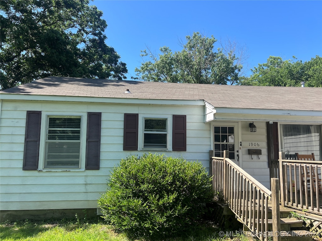 view of front of property