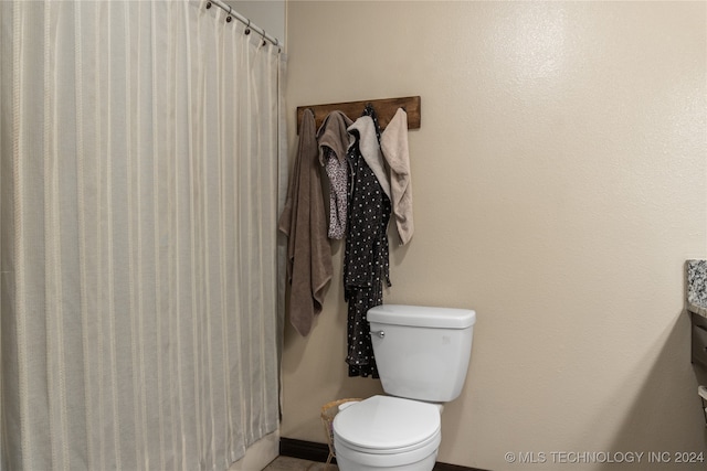 bathroom featuring toilet