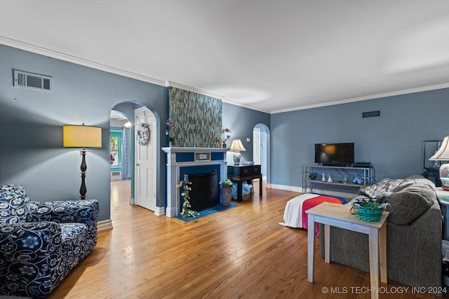 living room featuring wood-type flooring and crown molding