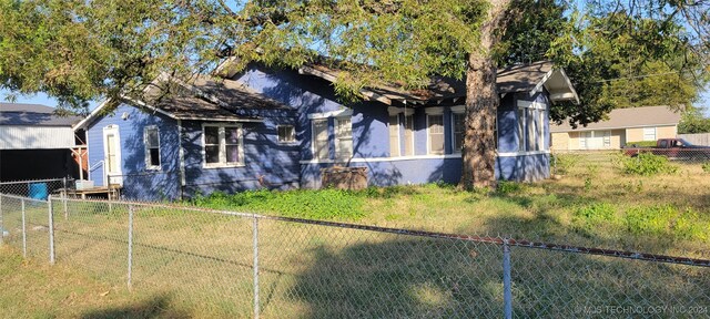 exterior space featuring a lawn