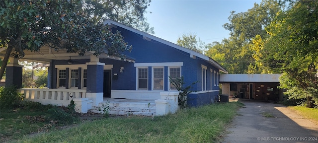 view of front of house featuring a porch