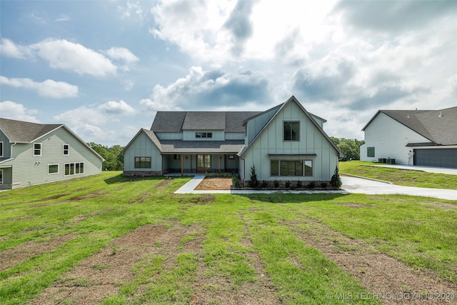 view of front of home featuring a front yard and a garage