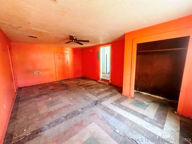 unfurnished bedroom featuring ceiling fan