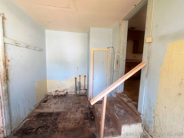 1721 Bighill Ave, Pawhuska, OK 74056 - view of staircase