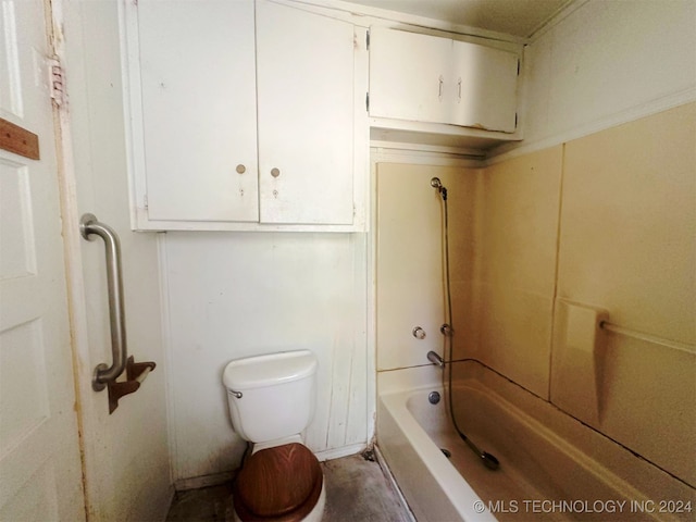 bathroom featuring toilet