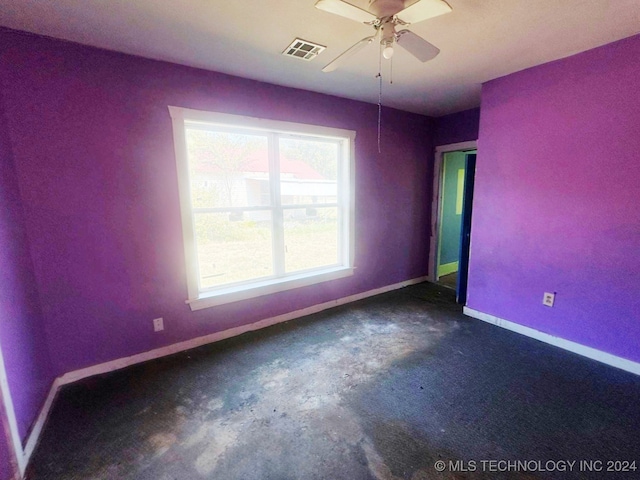 empty room featuring ceiling fan