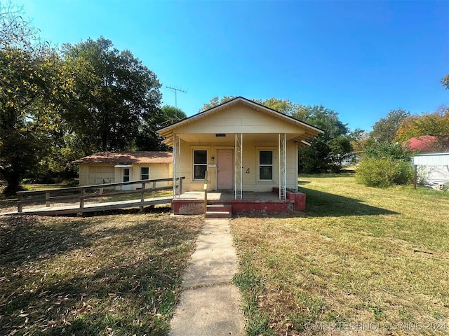 1721 Bighill Ave, Pawhuska, OK 74056 - view of front of house featuring a porch and a front lawn
