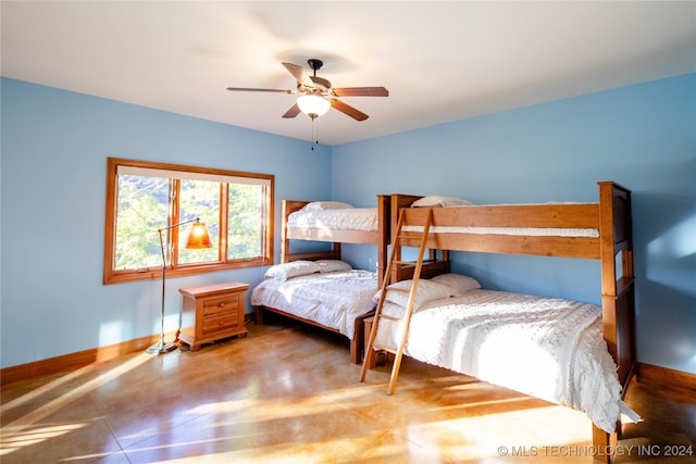 bedroom with baseboards and a ceiling fan