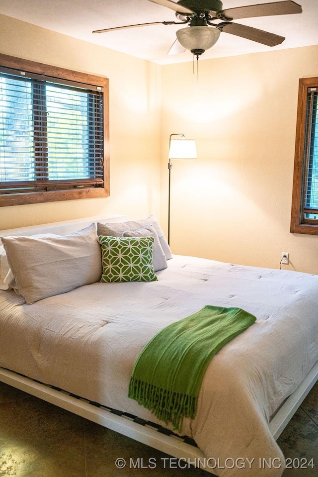 bedroom with ceiling fan