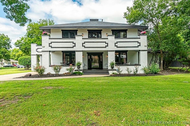 view of front of home featuring a front lawn and covered porch