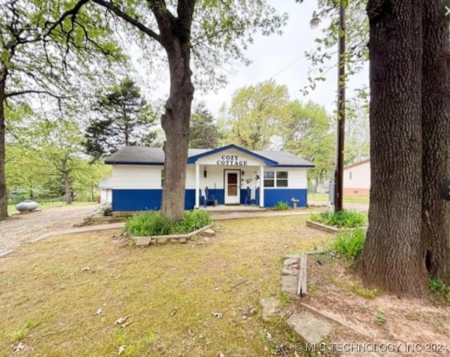 ranch-style home with covered porch