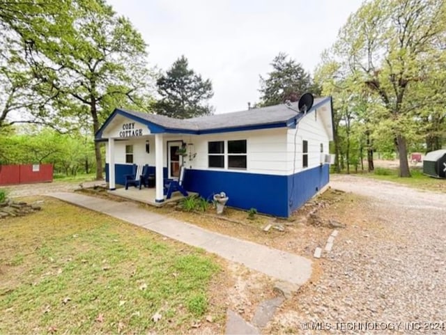 view of front of home featuring a porch