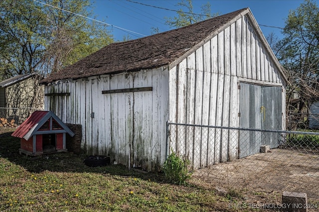 view of outdoor structure