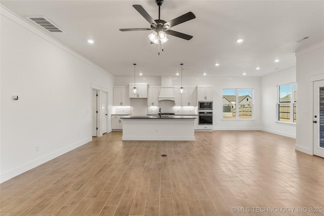 2804 E Northampton St, Broken Arrow, OK 74014 - unfurnished living room featuring crown molding, ceiling fan, baseboards, light wood finished floors, and recessed lighting