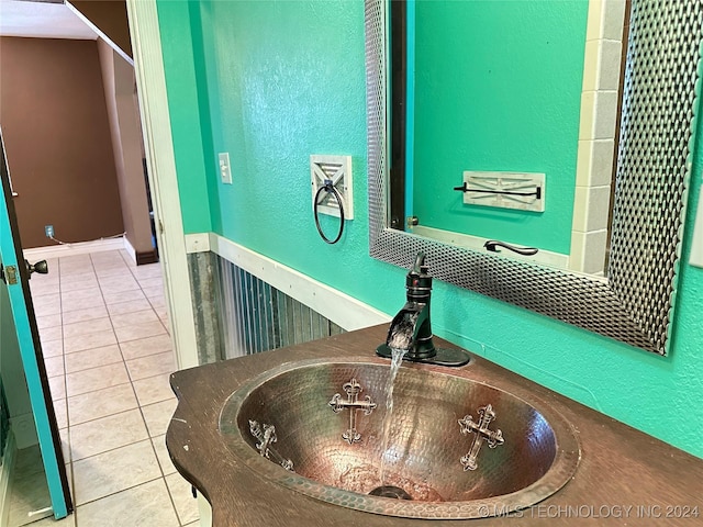 interior details with a textured wall and a sink